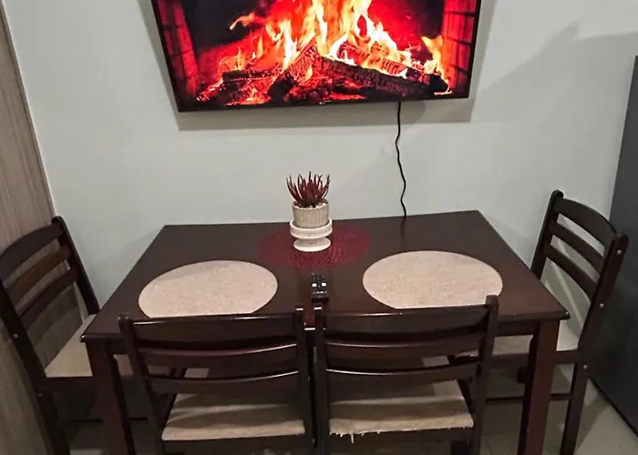 Affordable Cozy Place Walking Distance To Mall Of And Near Airport Apartment *