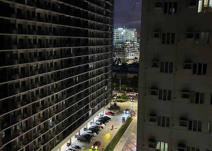 Affordable Cozy Place Walking Distance To Mall Of And Near Airport Apartment *